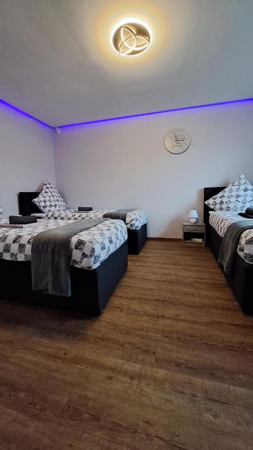 Happy -apartments Apartment *